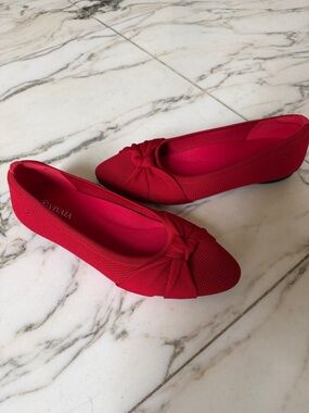 Vivaia sz 38.5 (US 7.5) Red pointed fabric flat w bow - EUC - trendy 2026 colour